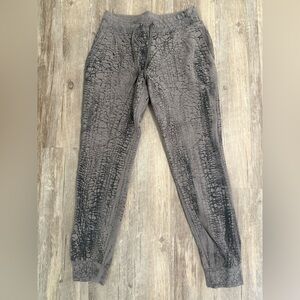 Lululemon Warm Down Jogger 7/8 Length Thread Dye Rover Black size‎ 6